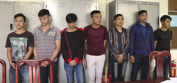 Các đối tượng liên quan và hung khí trong vụ án gây rối trật tự công cộng, giải quyết mâu thuẫn bằng bạo lực xảy ra tại Tỉnh lộ 44A, xã An Ngãi, huyện Long Điền.