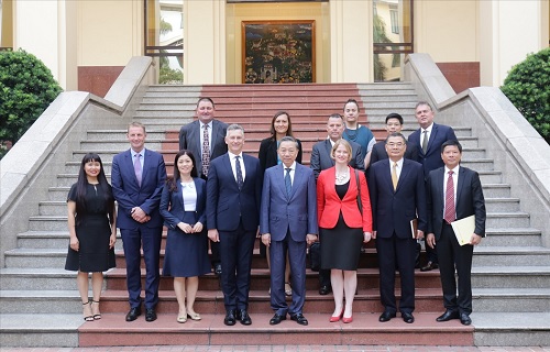 Bộ trưởng Tô Lâm; Tư lệnh Cảnh sát New Zealand Mike Bush cùng các đại biểu.