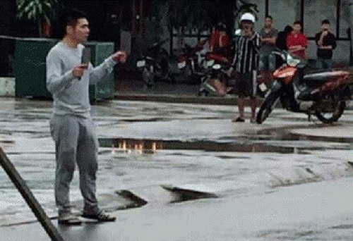 Đối tượng Hồng cầm dao đe dọa người đi đường