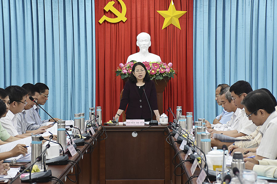 Bà Nguyễn Thị Yến, Phó Bí thư Thường trực Tỉnh ủy, Trưởng Đoàn ĐBQH tỉnh chủ trì buổi làm việc với Ban Thường vụ Huyện ủy Long Điền. 