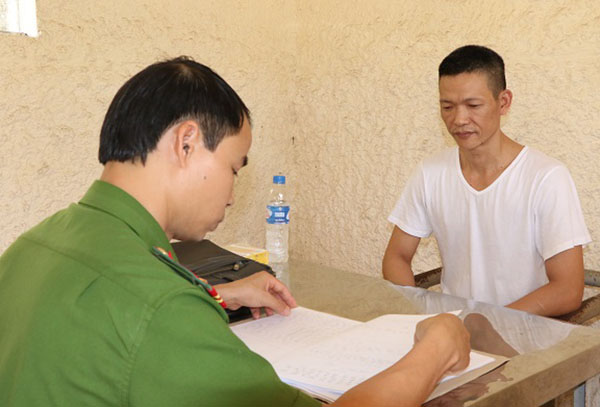 Lấy lời khai đối tượng cầm đầu đường dây đánh bạc nghìn tỉ