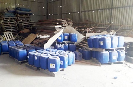 Các thùng phuy, bao hóa chất, tiền chất, can nhựa được sử dụng để sản xuất ma túy đá