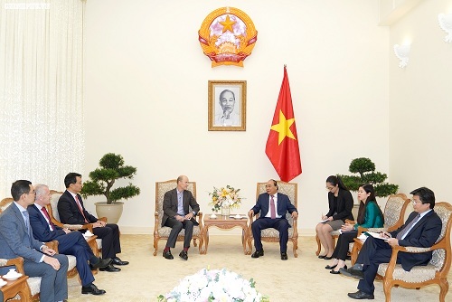 Thủ tướng Nguyễn Xuân Phúc tiếp đoàn các nhà đầu tư nước ngoài có dự định đầu tư vào Việt Nam - Ảnh: VGP/Quang Hiếu