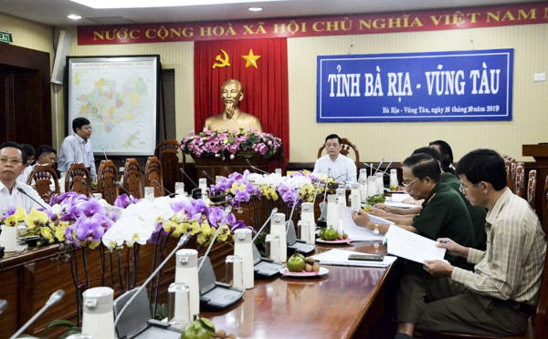 Ông Nguyễn Thành Long, Quyền Chủ tịch UBND tỉnh chủ trì cuộc họp Thường kỳ UBND tỉnh sáng 16/10.