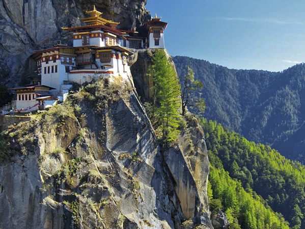 Tu viện Paro Taktsang nằm trên vách đá cheo leo.