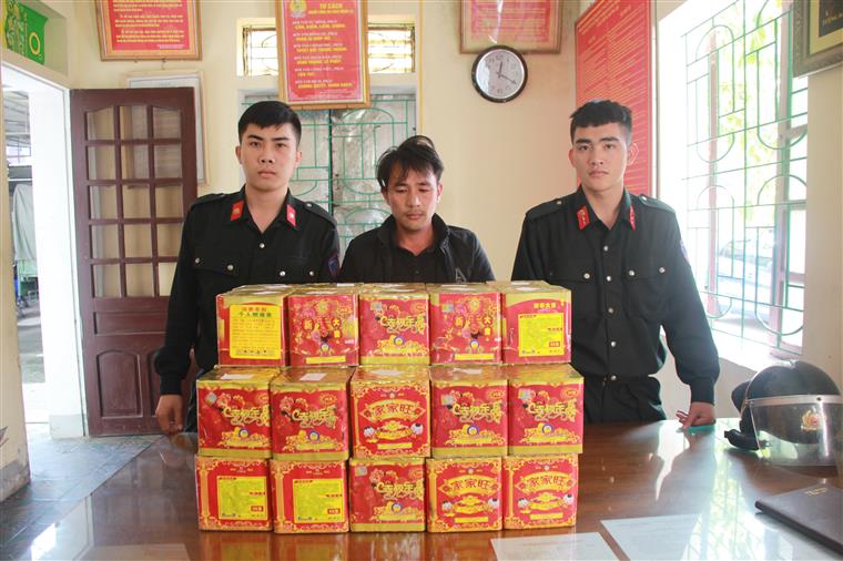 Qua công tác TTKS, Đại đội CSCĐ bắt giữ đối tượng (X) mua bán,                           vận chuyển trái phép pháo nổ