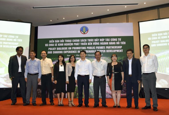 Nhóm công tác PPP về hồ tiêu của PSAV giới thiệu Ban Cố vấn ngành hàng hồ tiêu Việt Nam tại diễn đàn.