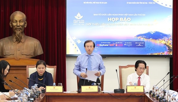 Thứ trưởng  Bộ VHTTDL Tạ Quang Đông, phát biểu tại buổi họp báo.