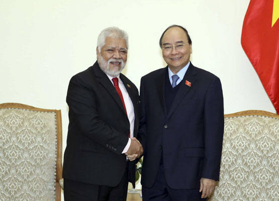 Thủ tướng Nguyễn Xuân Phúc tiếp Đại sứ đặc mệnh toàn quyền Cộng hòa Venezuela Jorge Rondon Uzcategui.