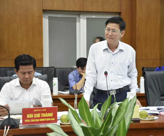 Ông Lê Ngọc Khánh, Giám đốc Sở Tài chính báo cáo thu, chi ngân sách năm 2019. 