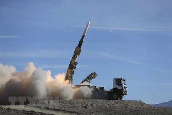 Tên lửa Sayad trong hệ thống Talash được phóng thử trong cuộc tập trận của quân đội Iran tại một địa điểm không xác định. (Nguồn: AFP)