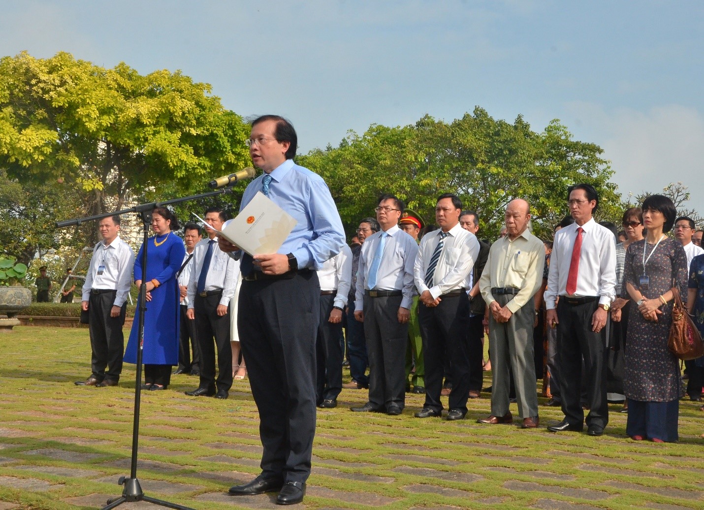 Ông Tạ Quang Đông, Thứ trưởng Bộ VHTTDL, Trưởng Ban chỉ đạo LHP Việt Nam lần thứ 21 phát biểu cảm nghĩ tại lễ viếng Đền thờ Liệt sĩ TP.Vũng Tàu.