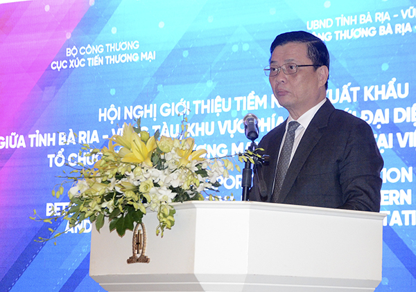 Ông Nguyễn Thành Long, Ủy viên Ban Thường vụ Tỉnh ủy, Quyền Chủ tịch UBND tỉnh phát biểu chào mừng tại hội nghị.