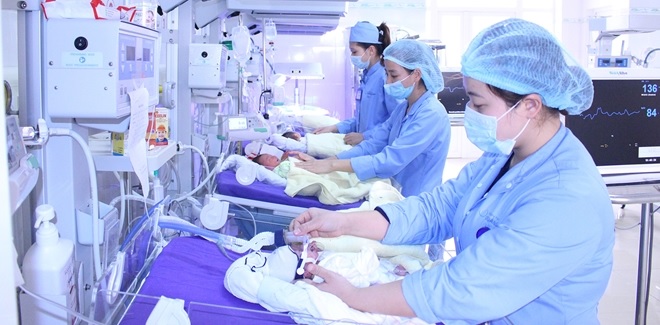 Trẻ phải được sinh ra ở cơ sở y tế, có sự hỗ trợ của y, bác sĩ mới đảm bảo an toàn. Ảnh minh họa