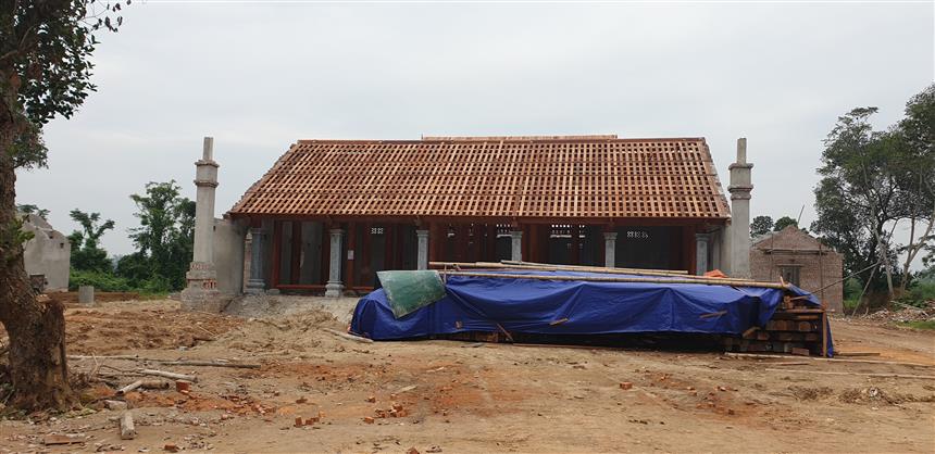 Việc xây dựng chùa đang bị đình chỉ do lấn chiếm vào phần đất của đền Hữu
