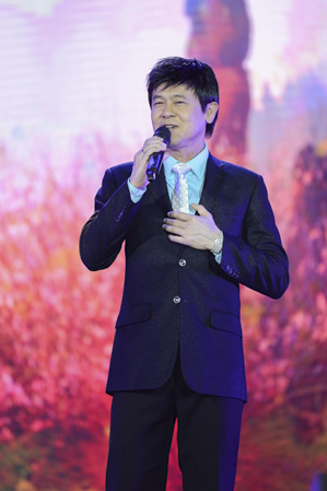 Ca sĩ Thái Châu, người đầu tiên trình bày bài hát Bài Thánh ca buồn.