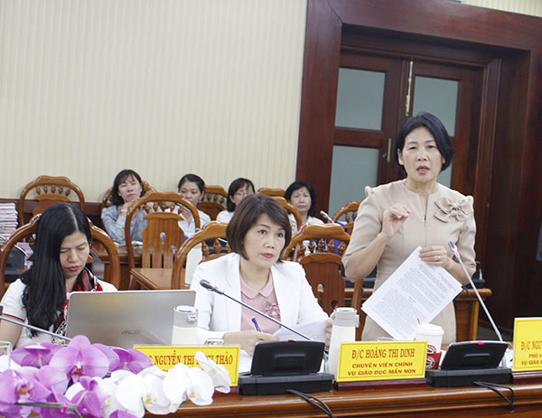 : Thành viên Đoàn công tác của Bộ GD-ĐT phát biểu tại hội nghị.