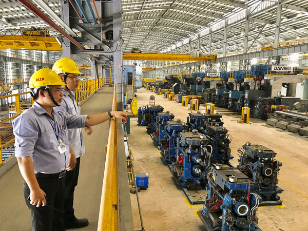 Trong năm 2019, các ngành và lĩnh vực kinh tế tăng trưởng khá.  Trong ảnh: Sản xuất thép tại Nhà máy thép Tung Ho (TX. Phú Mỹ).	