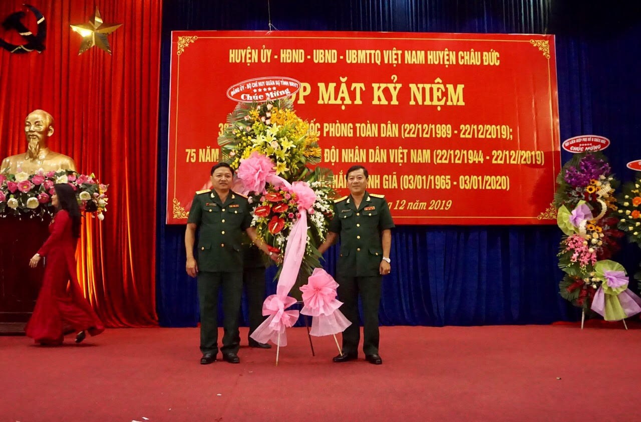 Đại tá Nguyễn Hoàng Tấn, Ủy viên BTV Đảng uỷ Quân sự tỉnh - Phó Chính uỷ Bộ CHQS tỉnh.