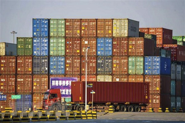 Container hàng hóa chờ bốc dỡ tại cảng Thanh Đảo, tỉnh Sơn Đông, Trung Quốc ngày 12/10/2019. 