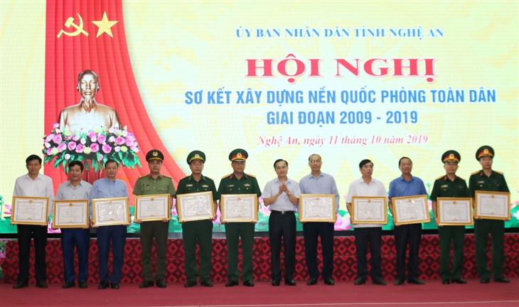 UBND tỉnh tặng Bằng khen cho các tập thể, cá nhân có thành tích xuất sắc trong quá trình xây dựng nền quốc phòng toàn dân giai đoạn 2009 - 2019