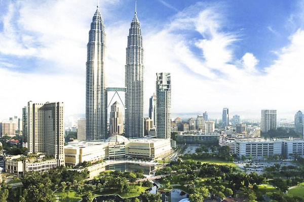 Toàn cảnh tòa tháp đôi Petronas Tower.