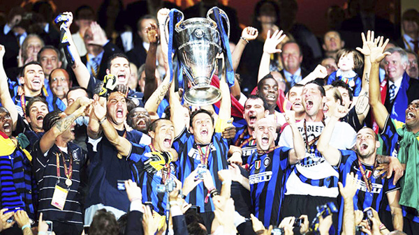 Inter là đội bóng lớn gần nhất của bóng đá Italia lên ngôi trên đấu trường châu lục và thế giới năm 2010.