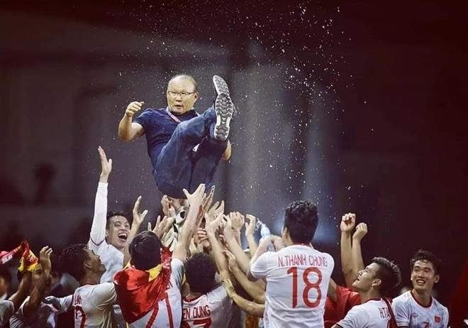 Bóng đá nam Việt Nam giành chiếc huy chương vàng lịch sử tại SEA Games 30. Ảnh: CTV.