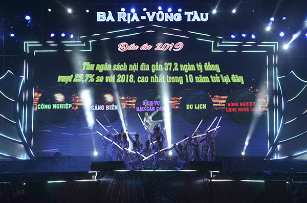 Tiết mục múa “Hành trình vươn xa” mở mà chương trình nghệ thuật “Bà Rịa-Vũng Tàu: Dấu ấn 2019”.