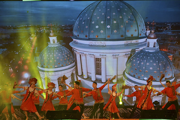 Sự hội nhập đã mang đến cho Bà Rịa-Vũng Tàu phát triển kinh tế, đồng thời, giao lưu với các loại hình nghệ thuật đặc sắc. Trong ảnh: Tiết mục “Điệu múa Nga” do vũ đoàn Sắc Màu (TP.Hồ Chí Minh) biểu diễn.
