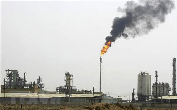 Một cơ sở lọc dầu  ở Shuaiba, Iraq. (Ảnh: AFP)