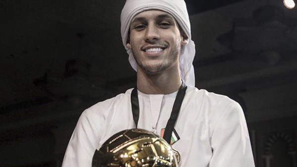 Ali Saleh – “Ronaldo UAE” nhận đanh hiệu Cầu thủ trẻ xuất sắc nhất UAE.