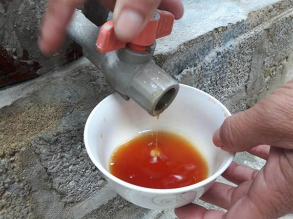 Lực lượng chức năng đã phát hiện một số công ty sử dụng hóa chất tẩy rửa công nghiệp để làm mắm