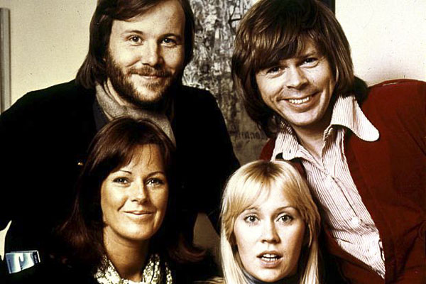 Ban nhạc huyền thoại ABBA với ca khúc bất hủ Happy new year.