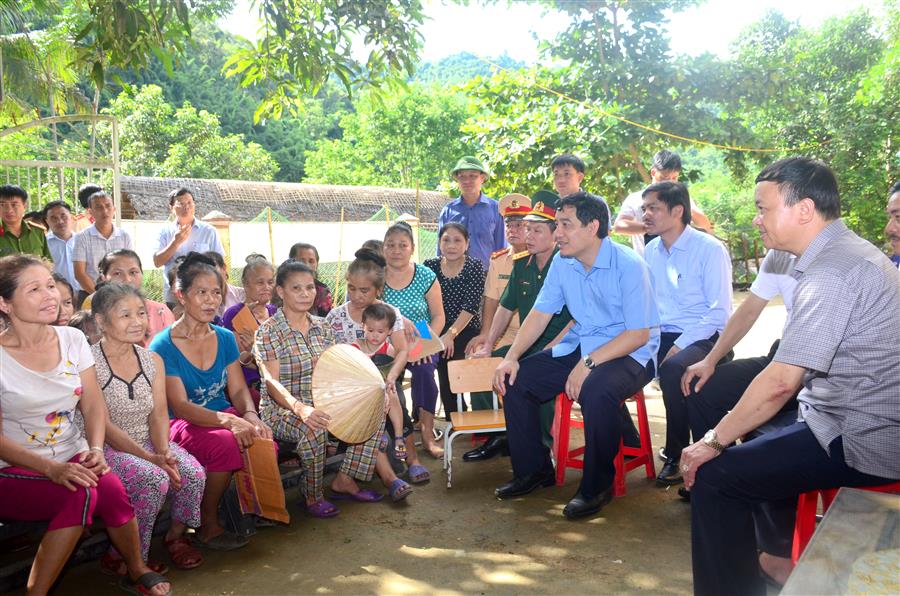 Lãnh đạo Tỉnh uỷ Nghệ An đến với người dân bản Minh Phương, xã Lượng Minh (Tương Dương)