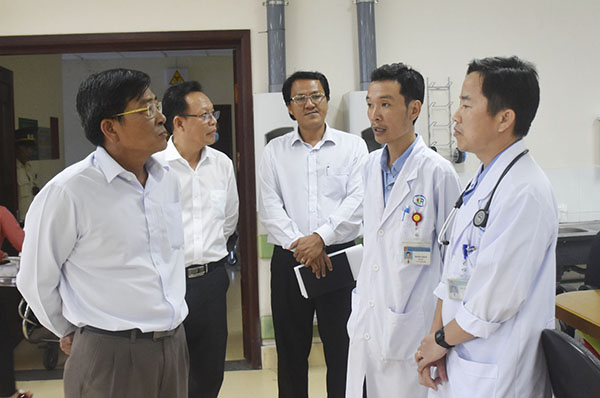 Đoàn kiểm tra của Sở Y tế kiểm tra công tác phòng chống dịch bệnh do virus Corona tại BV Bà Rịa.