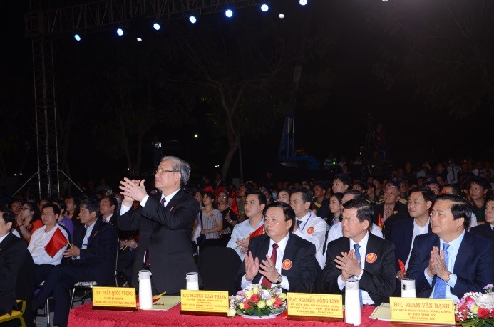 Đồng chí Trần Quốc Vượng, Ủy viên Bộ Chính trị, Thường trực Ban Bí thư dự chương trình tại điểm cầu Côn Đảo.