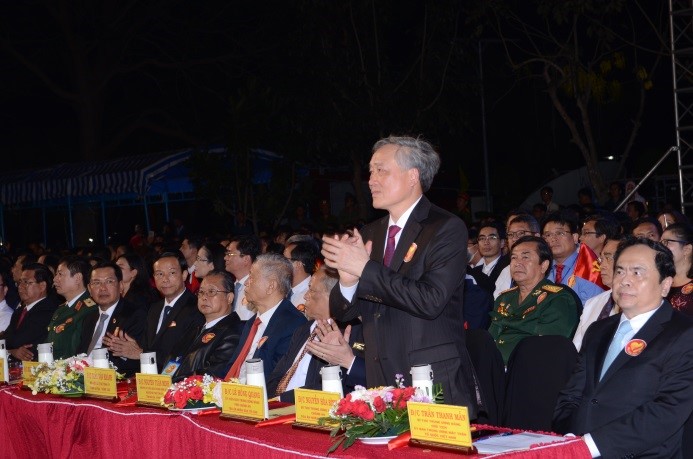 Đồng chí Nguyễn Hòa Bình, Bí thư Trung ương Đảng, Chánh án Tòa án Nhân dân tối cao dự chương trình tại điểm cầu Côn Đảo.