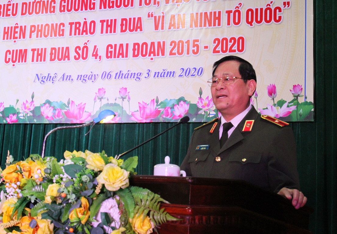 Đồng chí Thiếu tướng Nguyễn Hữu Cầu, Bí thư Đảng uỷ, Giám đốc Công an tỉnh phát biểu chỉ đạo Hội nghị.