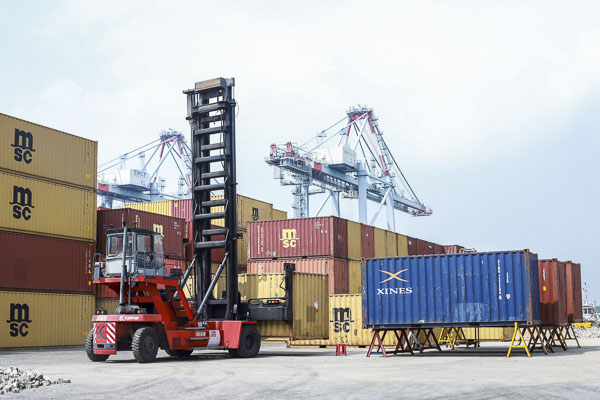 Toàn tỉnh hiện có hơn 200ha kho bãi chuyên dụng của ngành logistics đã đi vào hoạt động. Trong ảnh: Dịch vụ sửa chữa container (M&R) tại Cảng tổng hợp Hưng Thái.