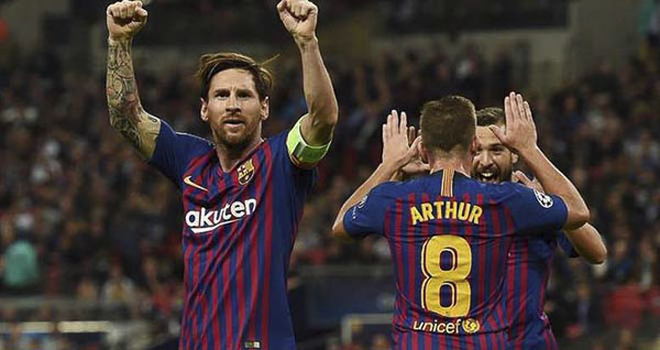 Messi muốn đẩy Arthur khỏi Barcelona.