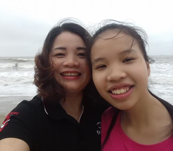 Em Nguyễn Thị Kim Ngân (áo đỏ)