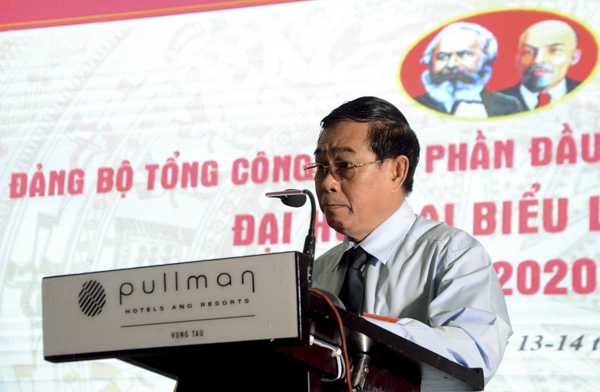 Đồng chí Đinh Văn Hùng, Bí thư Đảng ủy Khối Cơ quan và Doanh nghiệp tỉnh phát biểu chỉ đạo tại Đại hội.