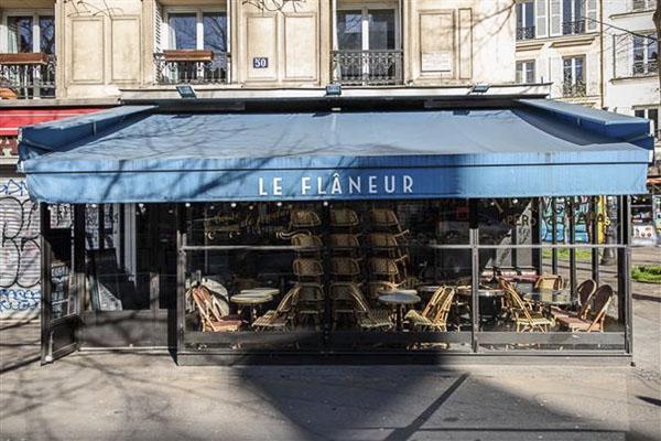 Một nhà hàng tại Paris, Pháp, đóng cửa ngày 15/3 trong bối cảnh dịch COVID-19 lan rộng. 