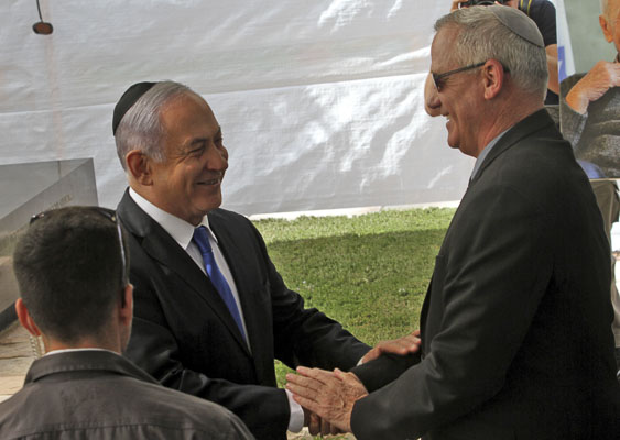 Thủ tướng Israel Benjamin Netanyahu (trái) và lãnh đạo đảng Xanh-Trắng Benny Gantz tại cuộc gặp ở Jerusalem ngày 19/9/2019. 