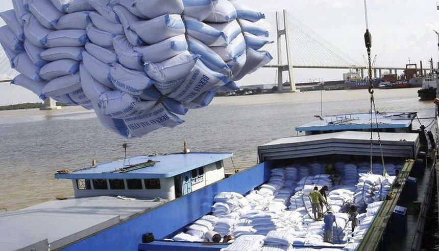 Thủ tướng Chính phủ đã đồng ý với phương án xuất khẩu gạo của Bộ Công Thương, vói sản lượng 400.000 tấn trong tháng 4. Ảnh: ĐTCK