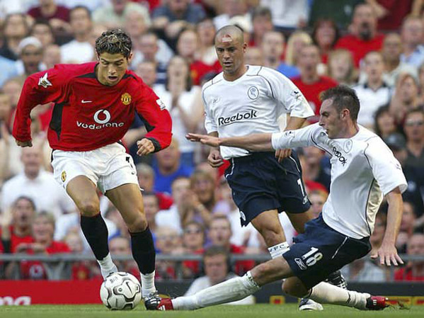 Ronaldo ở trận ra mắt Manchester United vào năm 2003.