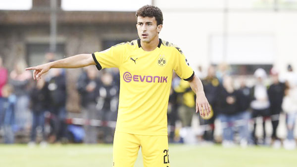 Từ ngày đến Dortmund, Mateu Morey hết dính chấn thương lại nhiễm COVID-19.