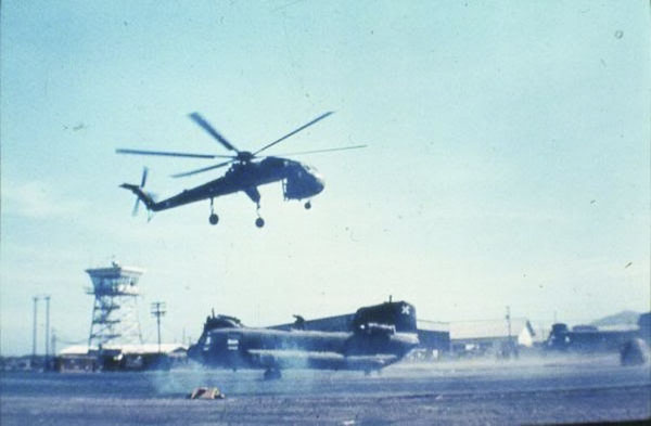 Máy bay trực thăng Mỹ tại sân bay Vũng Tàu. (Ảnh tư liệu)
