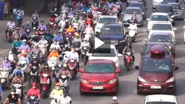 Đường Hà Nội đông nghẹt thở sau kỳ nghỉ lễ